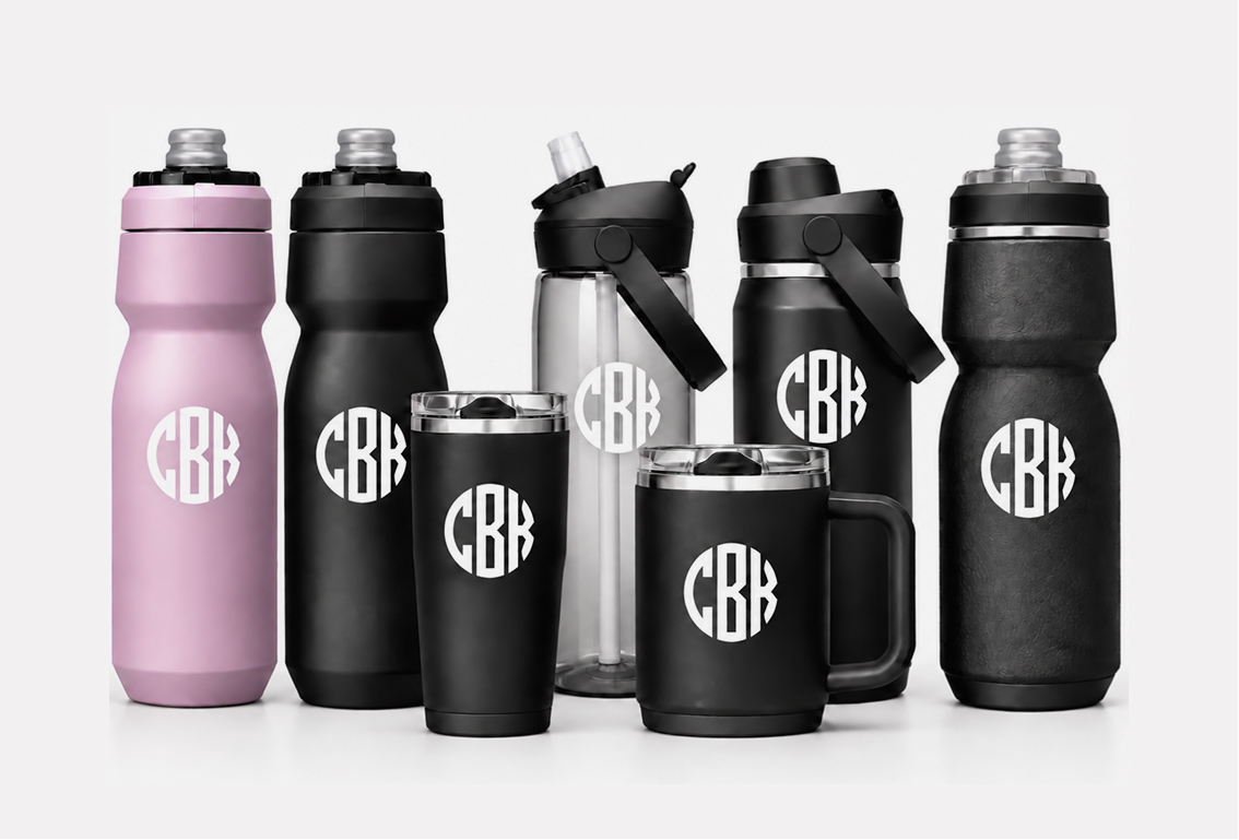 Selección de botellas, vasos y tazas CamelBak personalizados